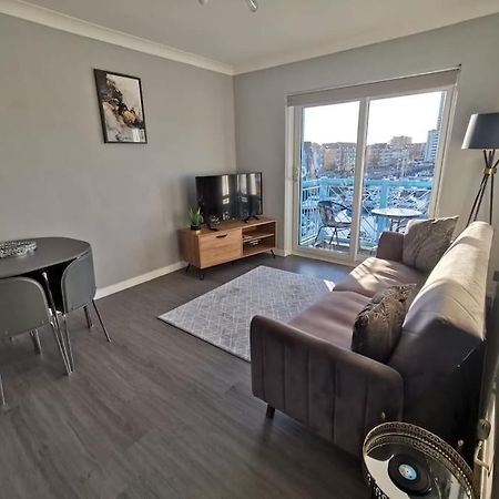 The Quay - Harbour View - By Tifa Stays Swansea Exterior photo