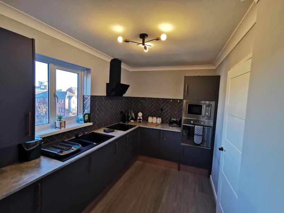 The Quay - Harbour View - By Tifa Stays Swansea Exterior photo