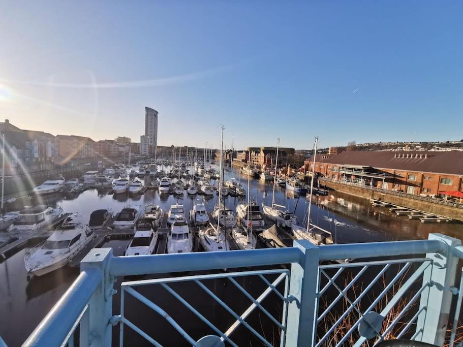 The Quay - Harbour View - By Tifa Stays Swansea Exterior photo